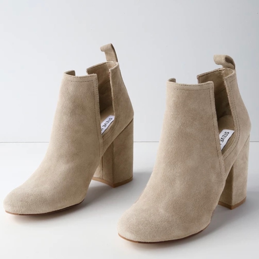 Steve Madden taupe suede bootie. Never been worn.